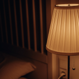 Tidur dalam Cahaya Remang : Menjaga Kesehatan Mata dan Memilih Lampu Tidur yang Tepat   
