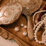 Keanggunan yang Tak Lekang Waktu : Kalung Mutiara untuk Kesempurnaan Padu Padan Profesional