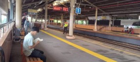 Perjuangan Senyap Sastrawan "Mencari Nafkah di Tengah Gurun Kata"