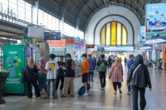 Stasiun Jakarta Kota: Jejak Sejarah, Simpul Mobilitas, dan Gerbang Masa Depan