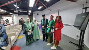 Sastrawan Negara Rahman Shaari Luncurkan Buku dan Baca Puisi Sakti di Kolej Universiti Inovatif, Malaysia