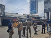 Gerakan Serentak! Satgas Pemkab Bandung Gempur Reklame Tanpa Izin di Soreang dan Katapang