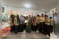 Shirley Idris dan Sastri Bakry : Membangun Jembatan Sastra antara Malaysia dan Indonesia di SMK Padang Panjang