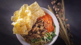 Mie Ayam "Mengapa Semua Orang Menyukai Kelezatannya?"