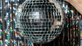 Hedonisme Antara Kesenangan dan Kehilangan Makna