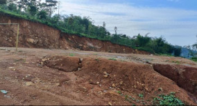 Polemik Lahan Carik Desa Bumiwangi: Proyek Lapangan Bola Mandek, Warga Pertanyakan Motif Pengelolaan