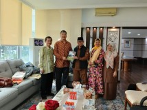 IMLF-4 dan 100 Tahun Jam Gadang Bukittinggi Diwarnai Demonstrasi Kaligrafi 100 Meter