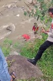 Geger! Mayat Perempuan Bertato Ditemukan Telanjang di Sungai Pacet, Polisi Masih Selidiki Identitas Korban