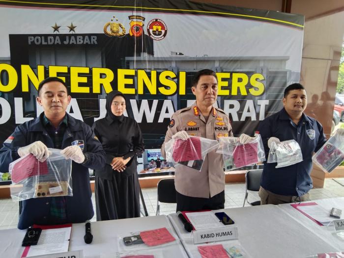 Petugas Ditressiber Polda Jabar Bongkar Agensi Pornografi Melalui Aplikasi Berbayar