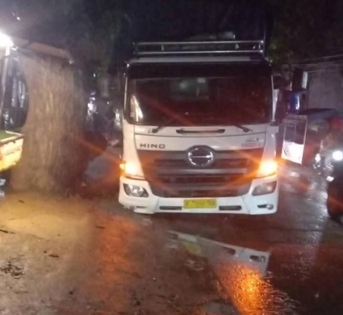 Warga Ciparay Teriak Kesal: Jalan Rusak Parah Akibat Galian Air