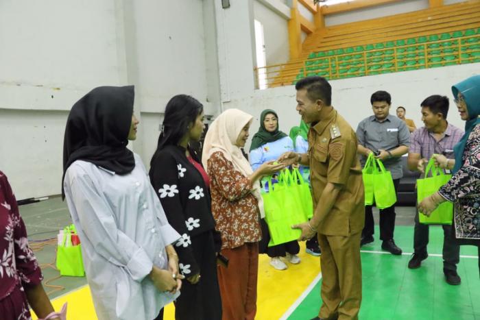 Kang DS Salurkan 28 Ton Beras dan Minyak Goreng Untuk Ketahanan Pangan Warga Kabupaten Bandung