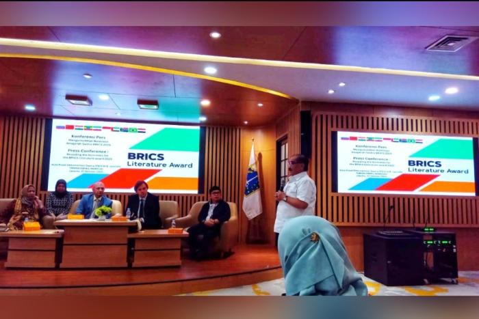 Jakarta dan Anugerah Sastra BRICS : Episentrum Pertukaran Hermeneutik Lintas Budaya