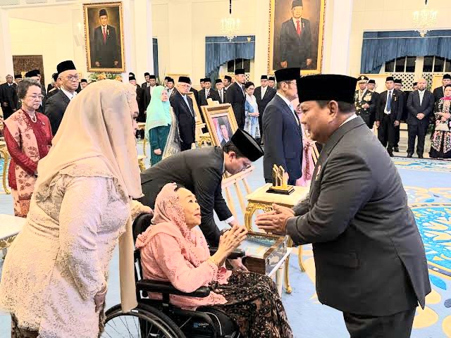 Dari Kontroversi hingga Penghargaan Makna Pahlawan Nasional 2025