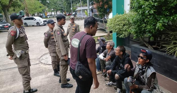 Kerap Resahkan Warga, Satpol PP Kabupaten Bandung Amankan Sejumlah Gelandang di Soreang