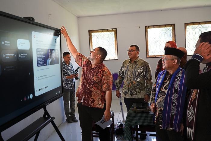 Transformasi Pendidikan Digitalisasi Pembelajaran Sentuh Daerah 3T di Kalimantan Timur dan Maluku