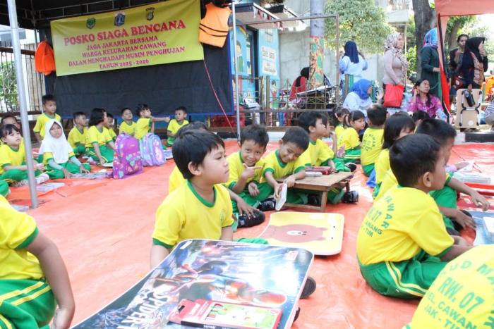 Hari Guru PAUD Mawar RW 07 Cawang Gelar Lomba Mewarnai Kantong Belanja untuk Siswa