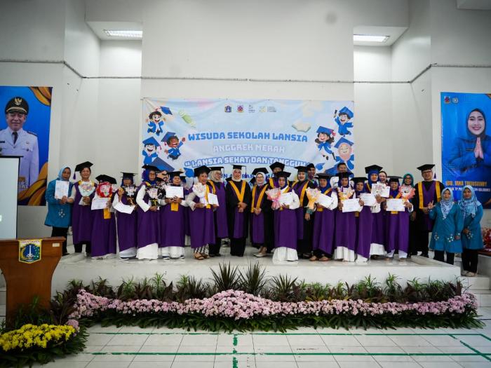 Sekolah Lansia Anggrek Merah Kalideres Gelar Wisuda Angkatan Ketiga