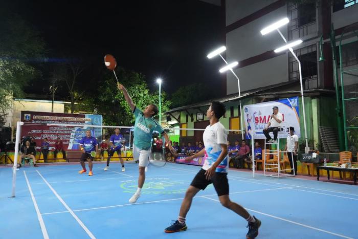 Walikota Jaktim Gelar Pertandingan Bulu Tangkis Persahabatan di Duren Sawit