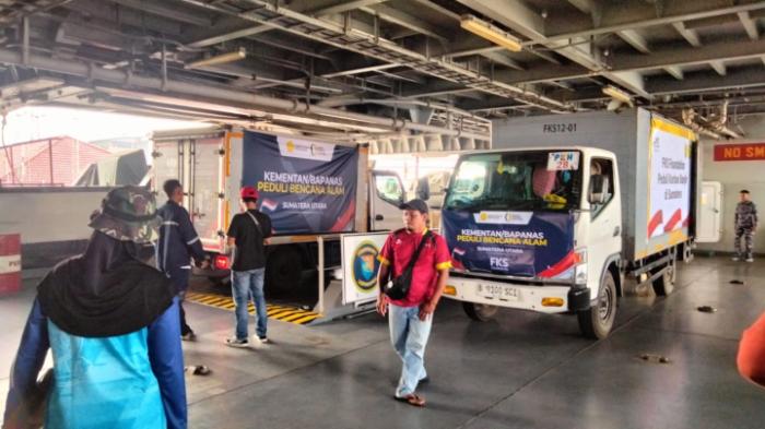 Kementan Lanjutkan Penyaluran Bantuan Kemanusiaan Korban Bencana Tahap III Dikirim Menggunakan KRI Makassar