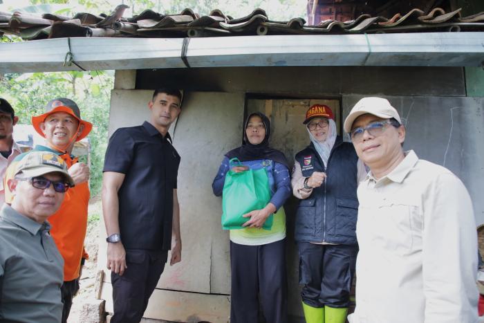 Didampingi BPBD Kabupaten Bandung dan OPD Lain Wabup Ali Tinjau Titik Banjir dan Longsor di Kabupaten Bandung 