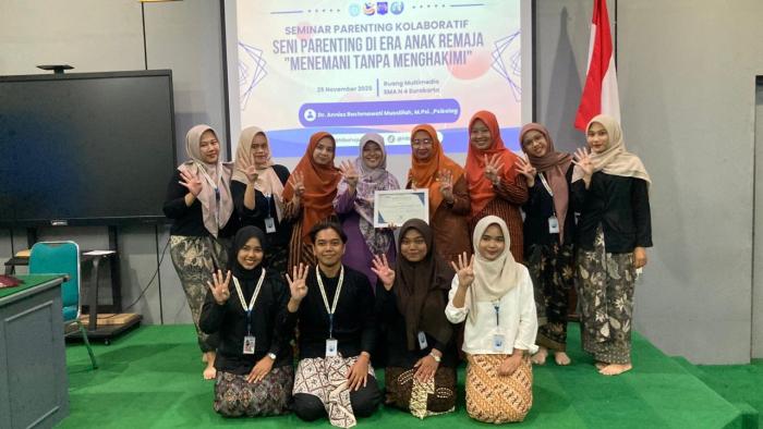 Mahasiswa Hibah Asistensi Mengajar BK UNS Gelar Sosialisasi Parenting Kolaboratif di SMA Negeri 4 Surakarta