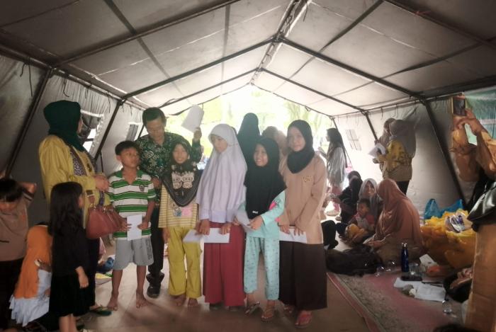 Halimah Munawir dan SatuPena Sumbar Bantu Anak-Anak Korban Bencana Galodo Melalui Kegiatan Terapi Literasi