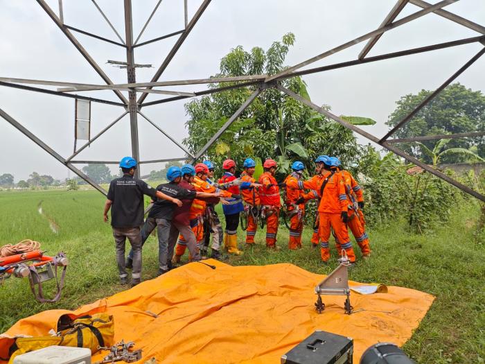 Saat Siaga Nataru, Tim PDKB PLN UPT Karawang Jaga Keandalan Listrik Tanpa Padam