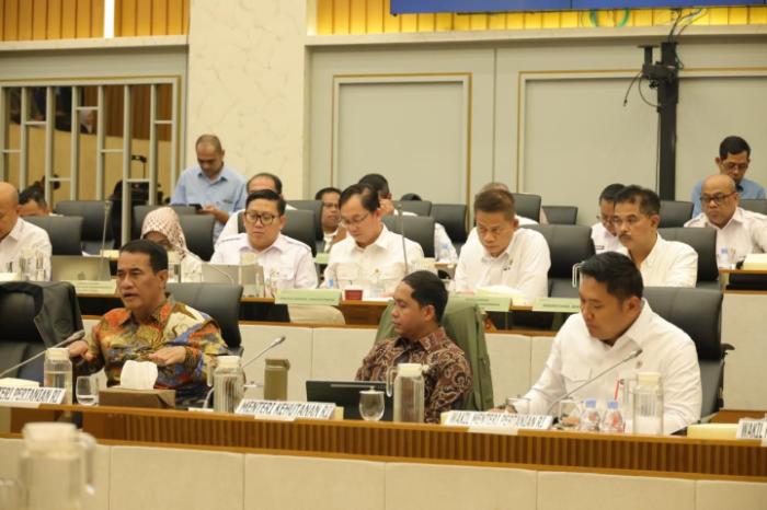 Mentan Andi Amran Sulaiman Pastikan Dukungan Maksimal untuk Petani Terdampak Bencana di Tiga Provinsi Sumatera