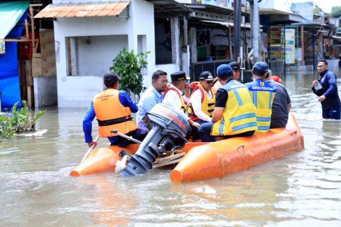 Banjir Kota Tangerang Gubernur Banten Pantau Lapangan Pemkot Siapkan Bantuan dan Posko Kesehatan