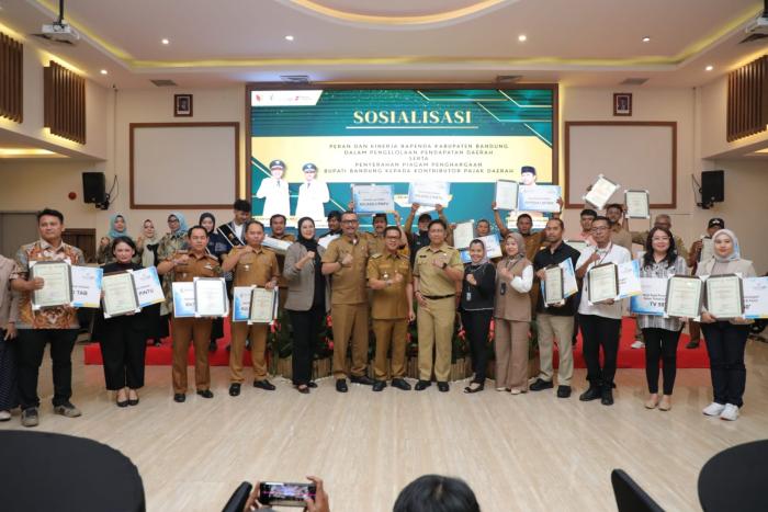 19 Kontributor Pajak Terbesar 2025, Diberi Hadiah Bapenda Kabupaten Bandung 