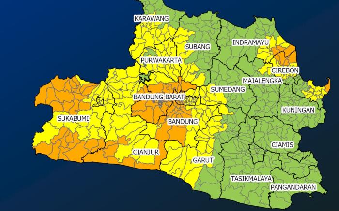 BMKG: Hujan Lebat Disertai Kilat dan Angin Kencang Berpotensi Terjang Jabar Malam Ini
