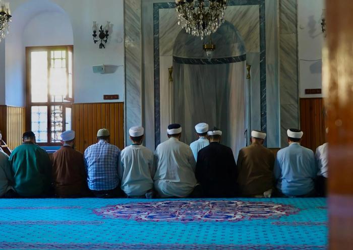 Khutbah Jumat Meraih Kemuliaan Ramadan dengan Kejujuran dan Amanah