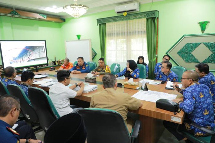 Respons Cepat Pemkab Bandung Pasca Ambruk Pasar Soreang, Pastikan Korban Tertangani dan Pedagang Terlindungi