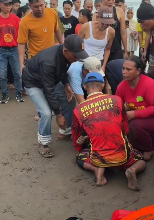 Nahas! Wisatawan Asal Baleendah, Terseret Ombak Pantai Cilame Garut