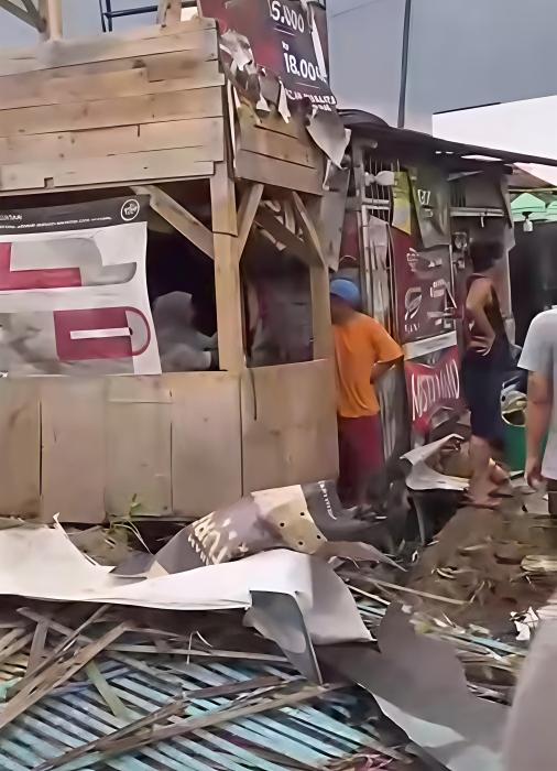 Puting Beliung Terjang Puluhan Rumah di Pacet Kabupaten Bandung, Warga Panik Keluar Rumah