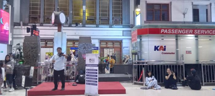 Wajah Stasiun Jakarta Kota Ruang Ekspresi Musisi Jalanan yang Tertata dan Legal