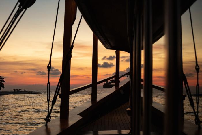 Menelusuri Eksotisme Laut Asia Tenggara Bersama Silolona Sojourns