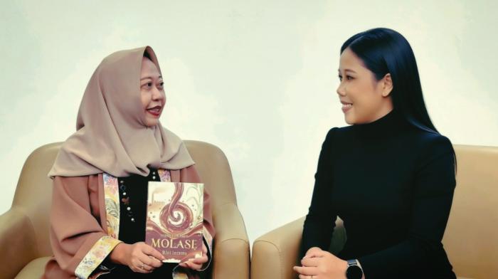 Rini Intama Menyuarakan Sejarah Lewat Kata dan Kain 'Molase dan Dinayra'
