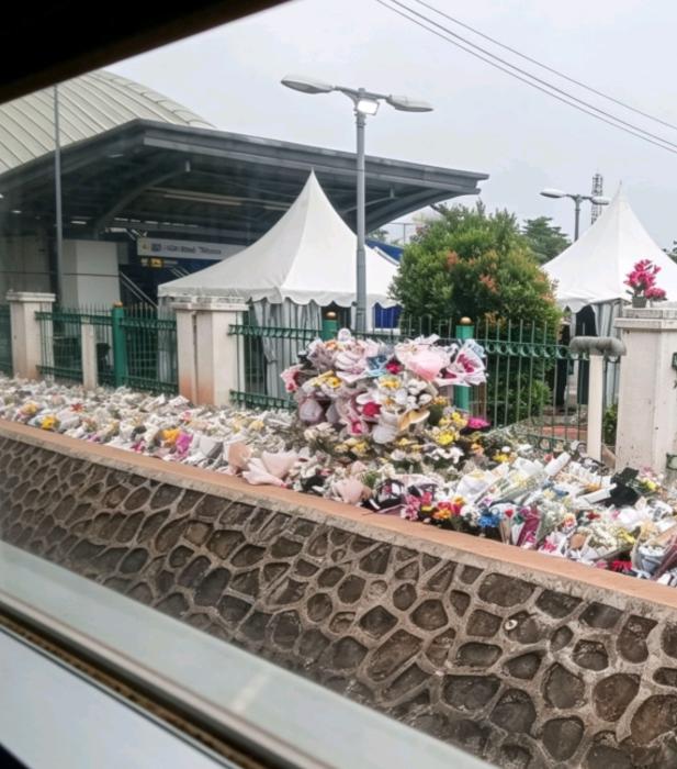 Pelayanan KRL Normal Kembali Jejak Duka Masih Terasa di Bekasi Timur