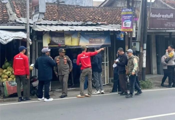 Satpol PP Kabupaten Bandung Gaspol Tertibkan Reklame, Uwais Qorni: Ini Kebijakan Pemerintah Berlanjut