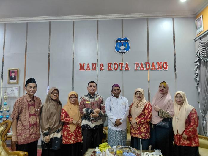 Kunjungan Chit Ko Ko Oo Perkuat Silaturahmi dan Sebarkan Nilai Positif di MAN 2 Padang