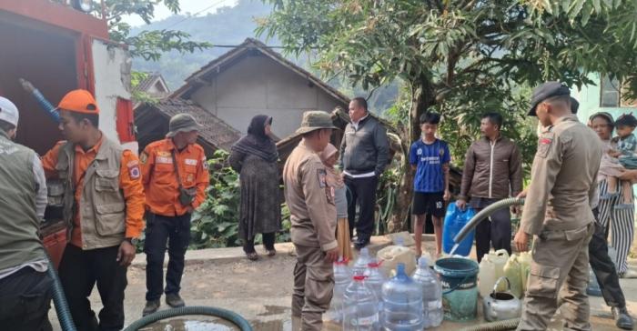 Kekeringan Mulai Menghantam Arjasari, 5.558 Warga Terima Bantuan Air Bersih